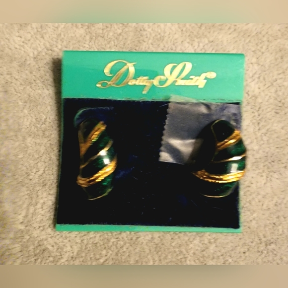 Dotty Smith high jewelry green enamel and gold shrimp, macaroni, Croissant earr - Picture 5 of 6